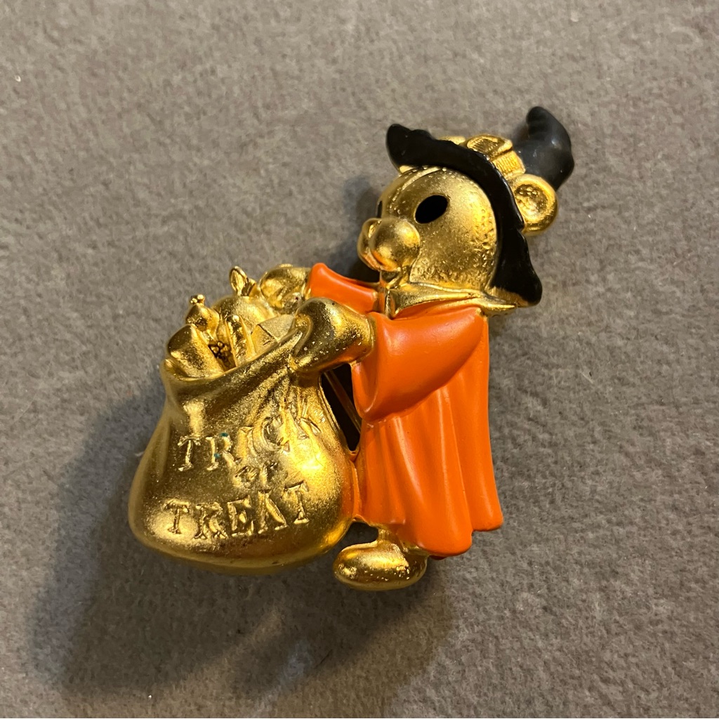 Vintage Danecraft Signed Halloween Witch Bear Enamel Brooch Satin Gold Tone 80s